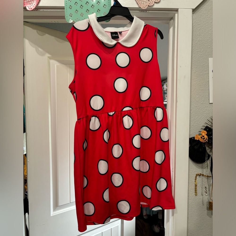 Minnie Mouse costume from Spirit Halloween XL